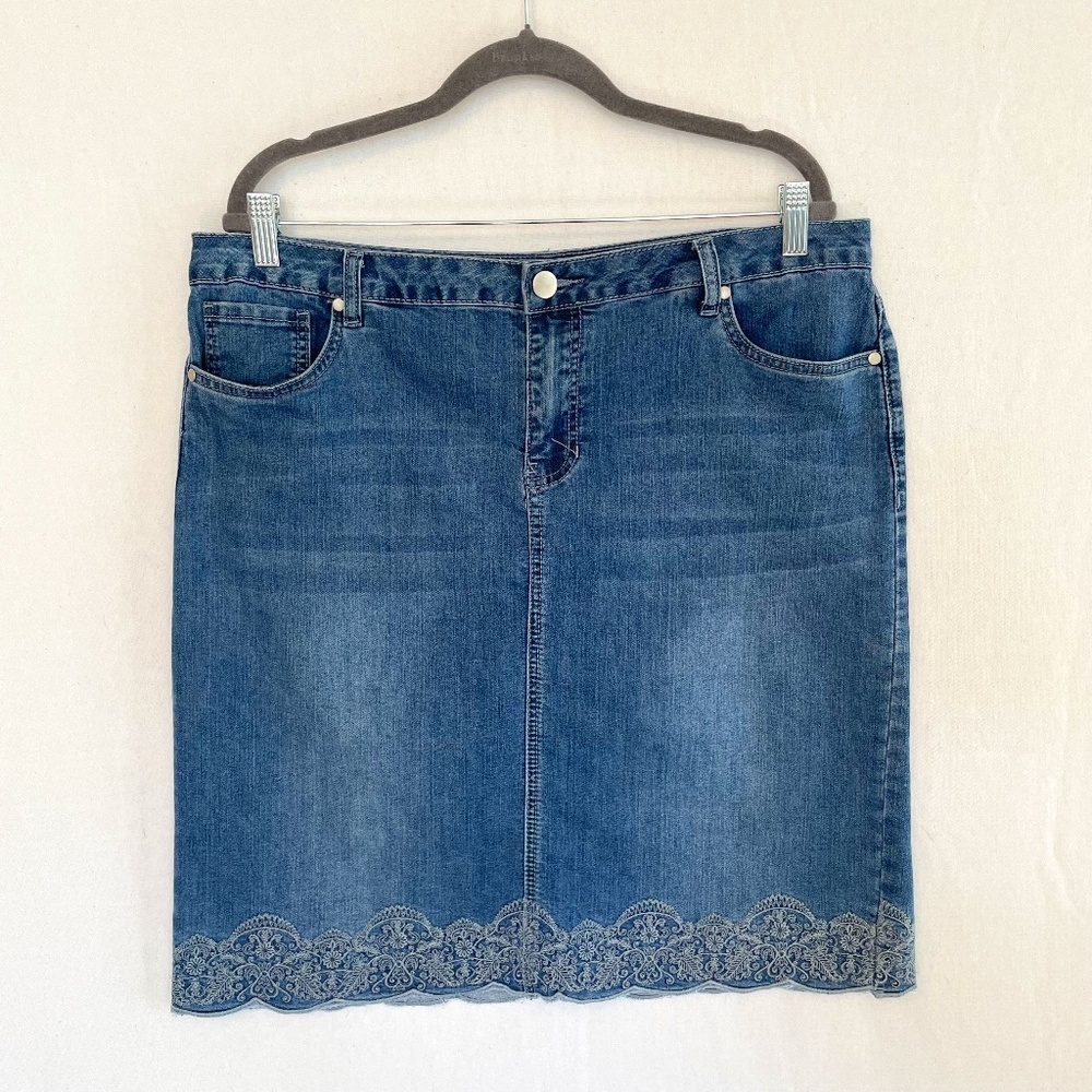 BACCINI Women's Size 14 Denim 5 Pocket Jean Skirt Scalloped Embroidered Hem